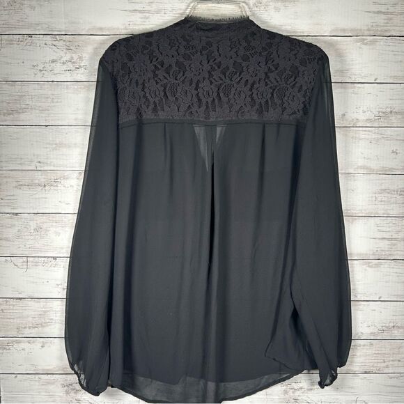 Torrid Semi Sheer Crochet Lace Shoulder Pockets Button Up Collar Black Blouse 2x - Picture 2 of 8